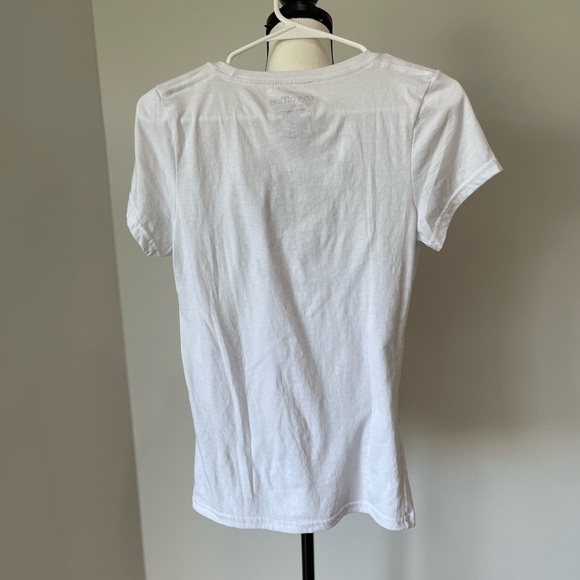 The Office Schrutte farms bed and breakfast tee shirt in a size medium TV - Picture 13 of 13